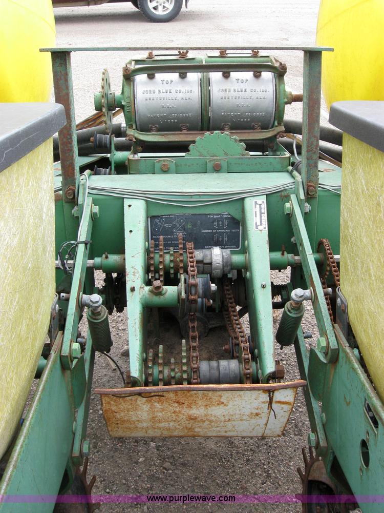 image for item 2594 John Deere 7000 eight row planter