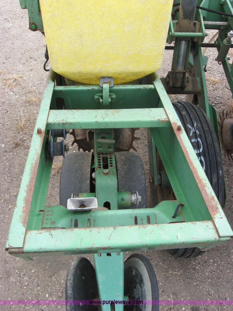 image for item 2594 John Deere 7000 eight row planter