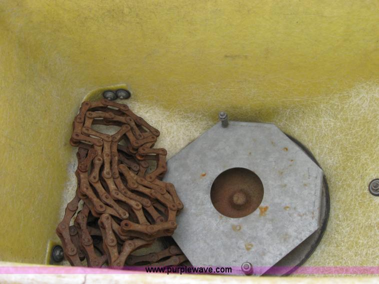 image for item 2594 John Deere 7000 eight row planter