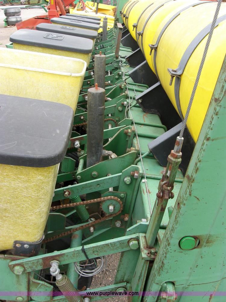 image for item 2594 John Deere 7000 eight row planter