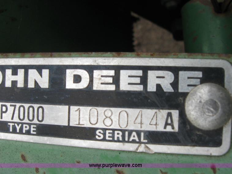 image for item 2594 John Deere 7000 eight row planter