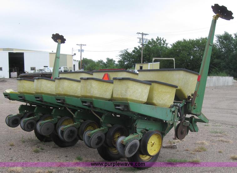 image for item 2595 John Deere 7000 six row planter