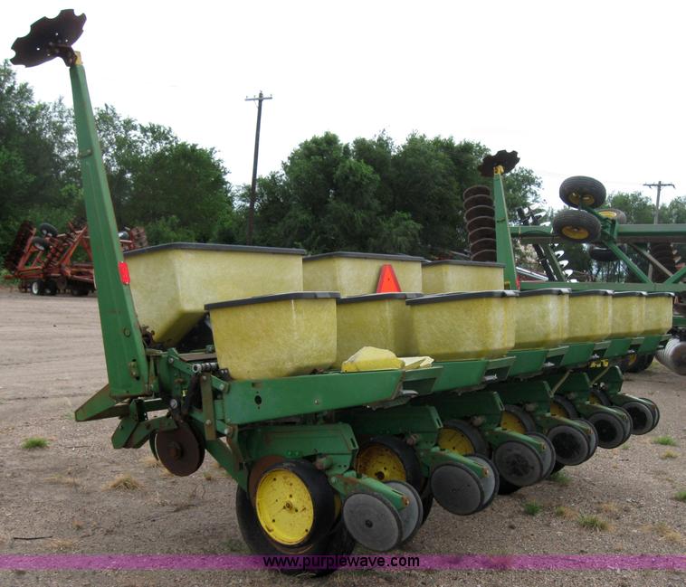 image for item 2595 John Deere 7000 six row planter