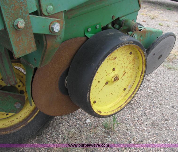 image for item 2595 John Deere 7000 six row planter