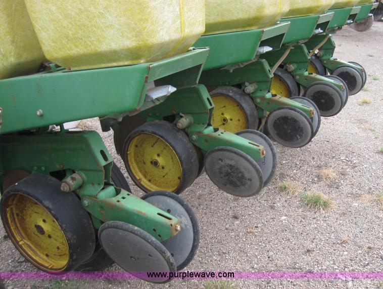 image for item 2595 John Deere 7000 six row planter