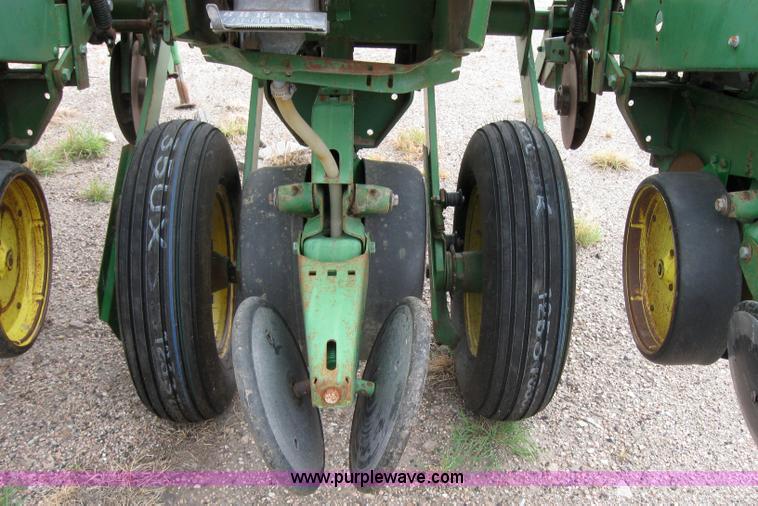 image for item 2595 John Deere 7000 six row planter