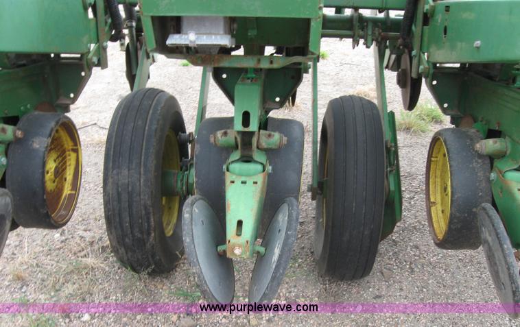 image for item 2595 John Deere 7000 six row planter