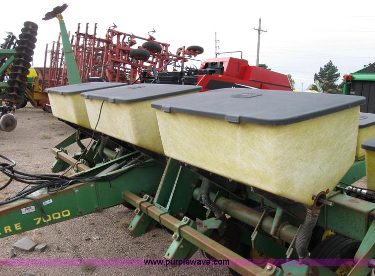 image for item 2595 John Deere 7000 six row planter