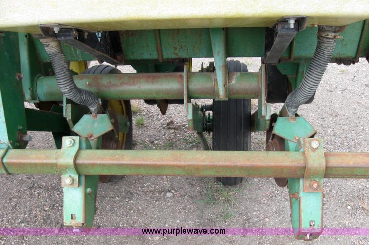 image for item 2595 John Deere 7000 six row planter