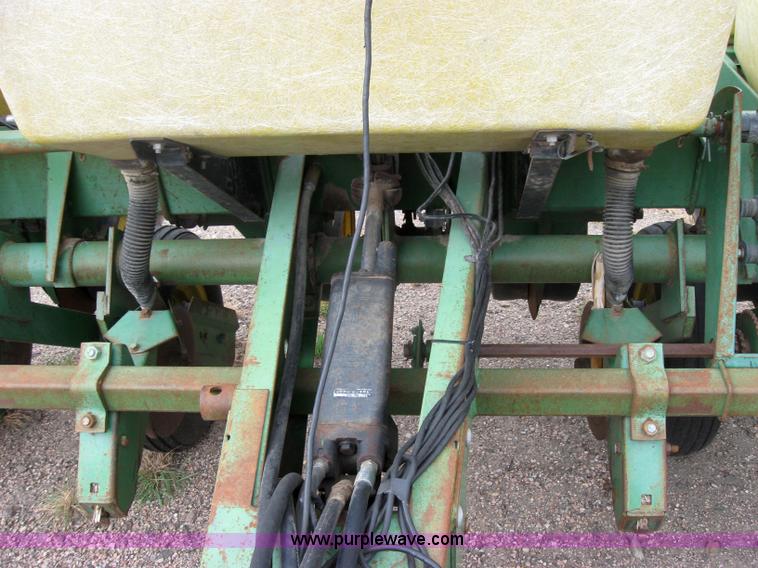 image for item 2595 John Deere 7000 six row planter