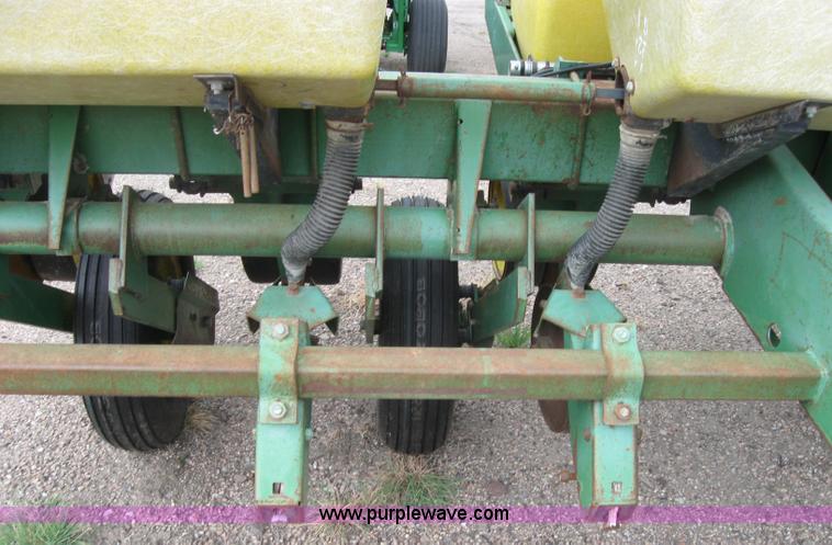 image for item 2595 John Deere 7000 six row planter
