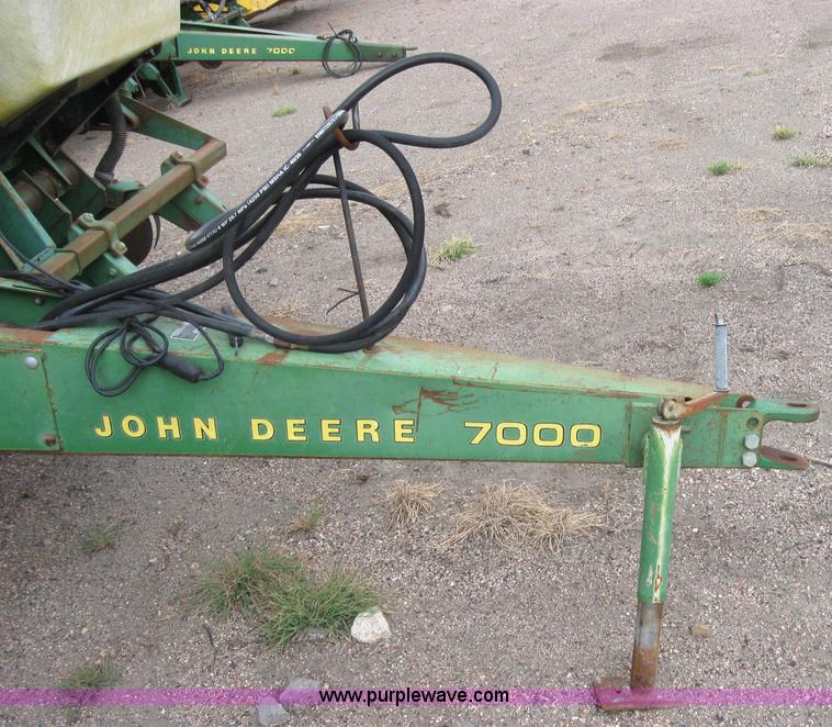 image for item 2595 John Deere 7000 six row planter