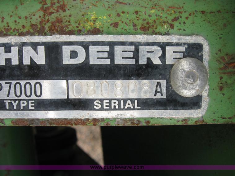 image for item 2595 John Deere 7000 six row planter