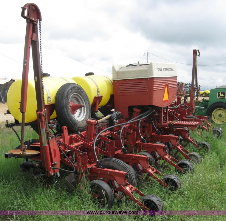 image for item 2599 Case IH 900 eight row planter