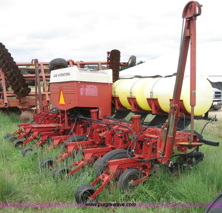 image for item 2599 Case IH 900 eight row planter