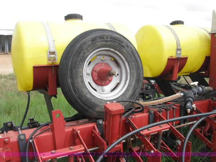 image for item 2599 Case IH 900 eight row planter