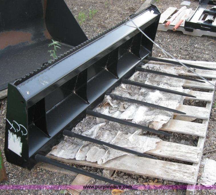 image for item 2633 John Deere 72" AG forks