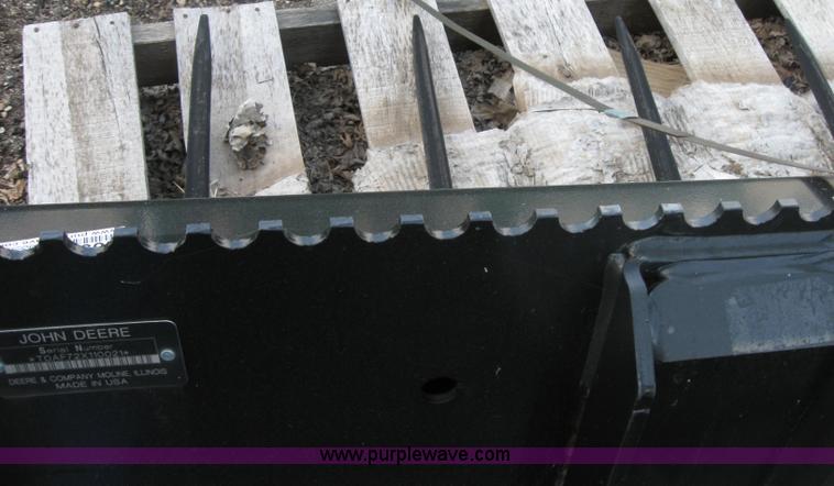 image for item 2633 John Deere 72" AG forks