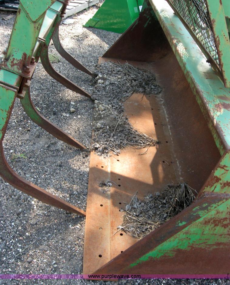 image for item 2635 John Deere 8' bucket with grapple