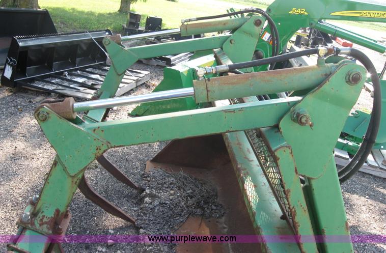 image for item 2635 John Deere 8' bucket with grapple