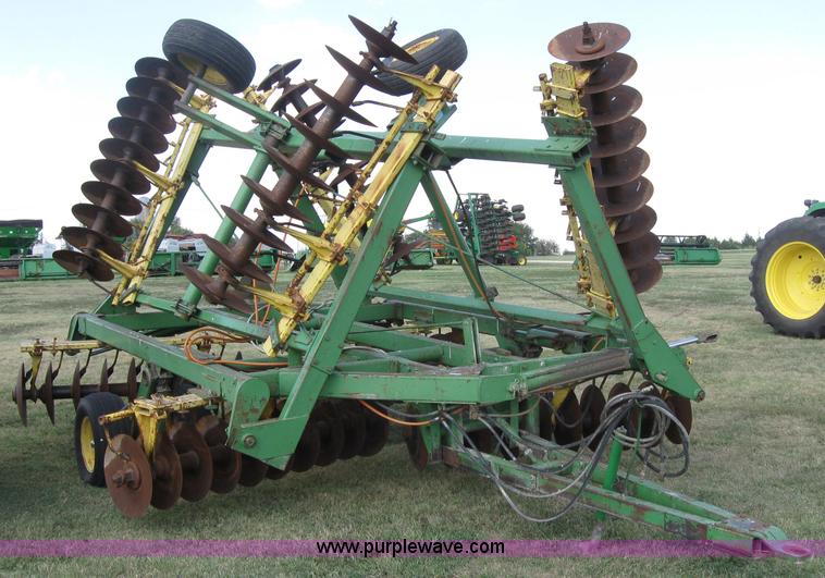 image for item 2637 John Deere 330 tandem disk