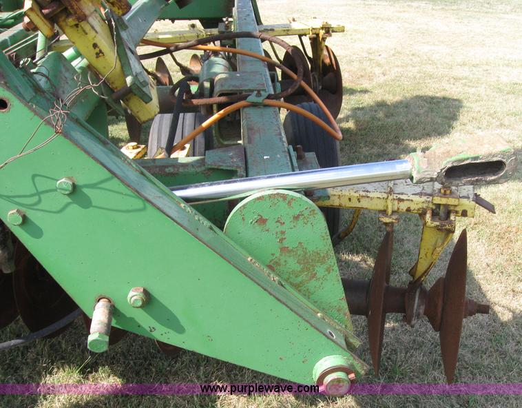 image for item 2637 John Deere 330 tandem disk
