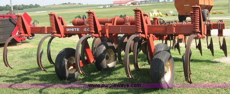 image for item 2640 White 445 disc chisel