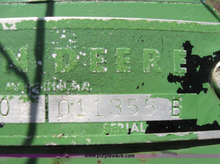 image for item 2657 John Deere 1280 eight row planter