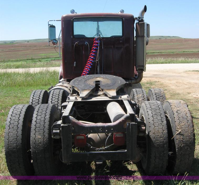 image for item 2663 1979 GMC General semi truck