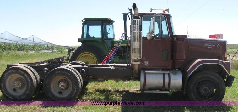 image for item 2663 1979 GMC General semi truck