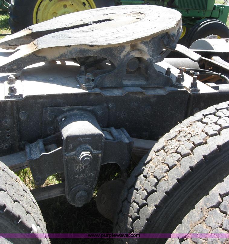 image for item 2663 1979 GMC General semi truck