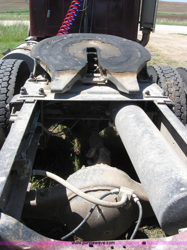 image for item 2663 1979 GMC General semi truck