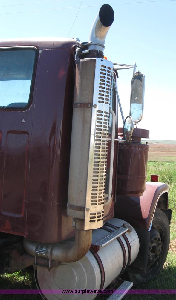 image for item 2663 1979 GMC General semi truck