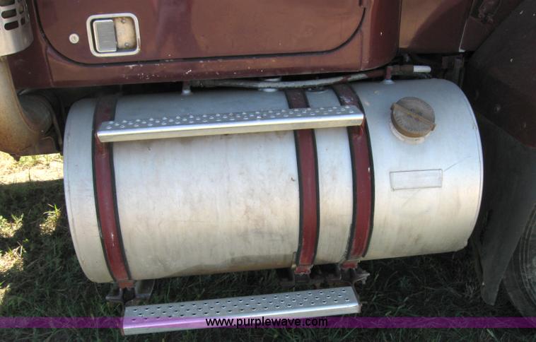 image for item 2663 1979 GMC General semi truck