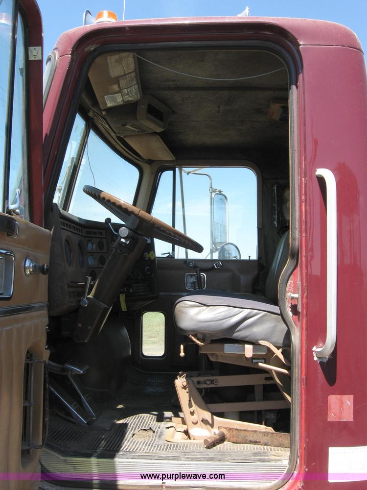 image for item 2663 1979 GMC General semi truck