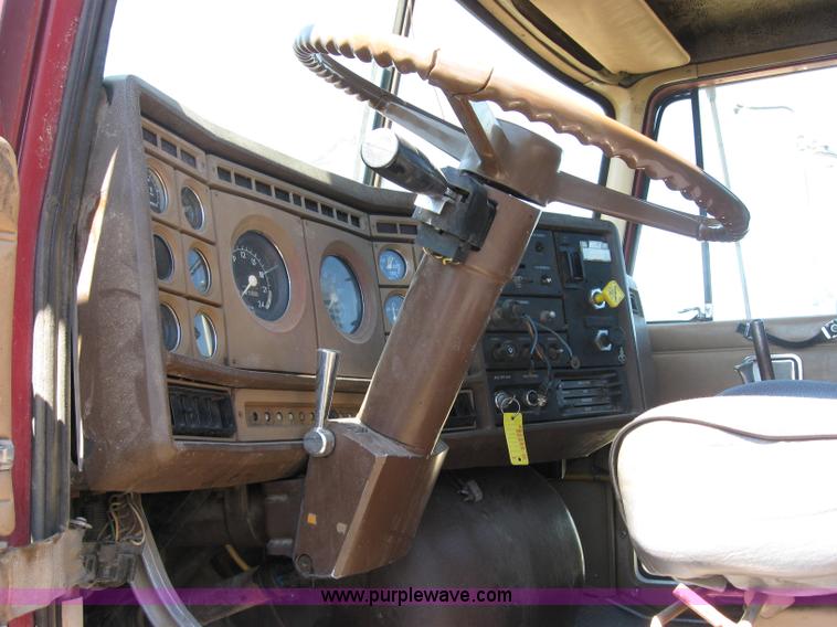 image for item 2663 1979 GMC General semi truck