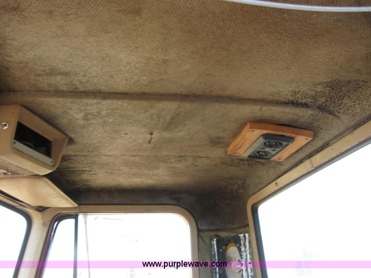 image for item 2663 1979 GMC General semi truck