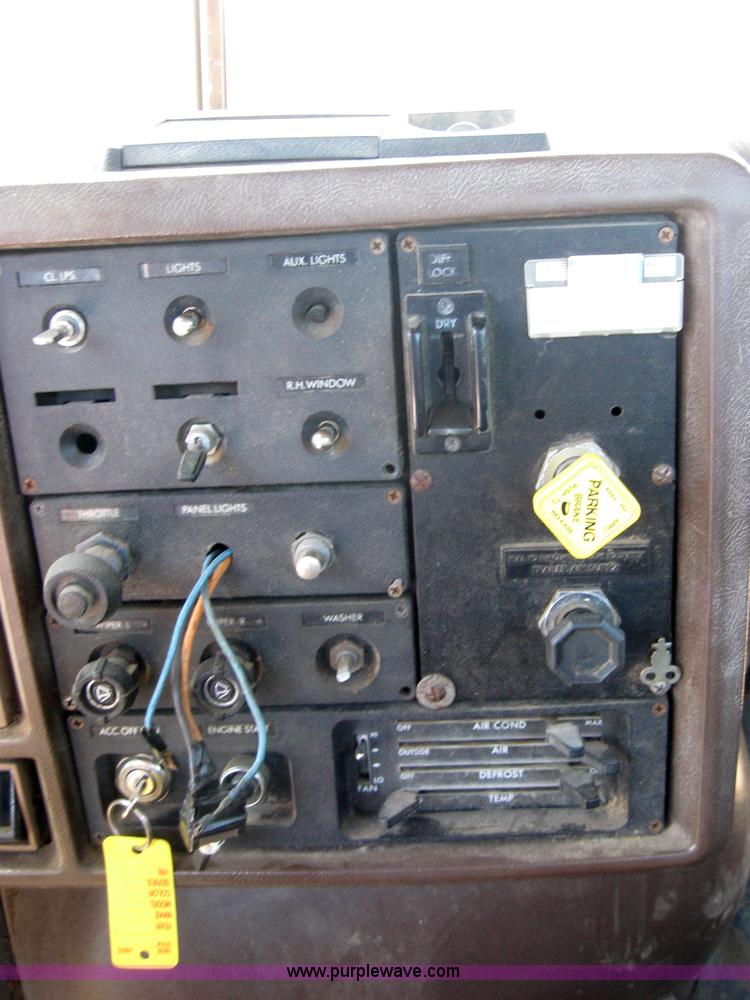 image for item 2663 1979 GMC General semi truck