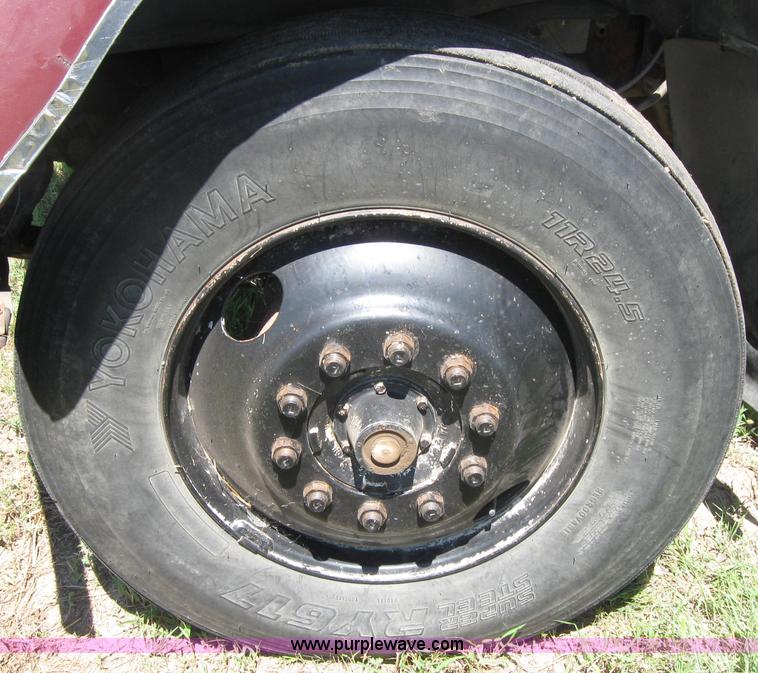 image for item 2663 1979 GMC General semi truck