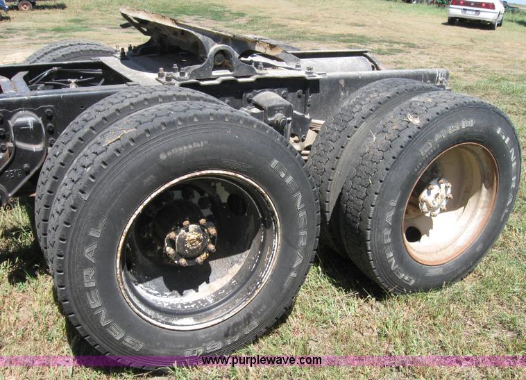 image for item 2663 1979 GMC General semi truck