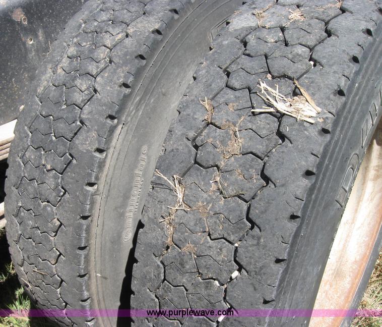 image for item 2663 1979 GMC General semi truck