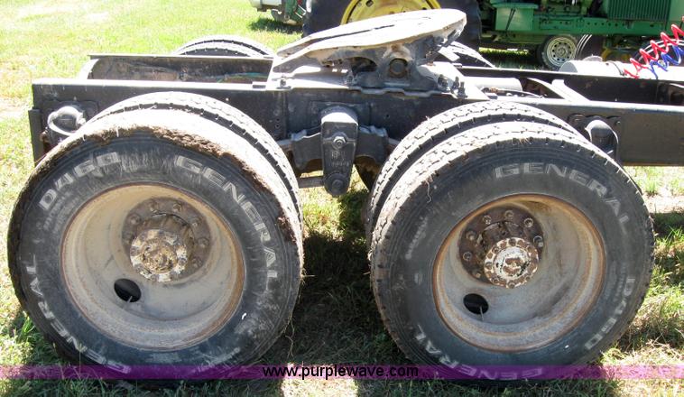 image for item 2663 1979 GMC General semi truck