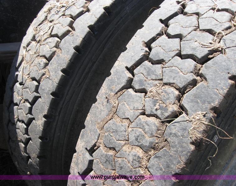 image for item 2663 1979 GMC General semi truck