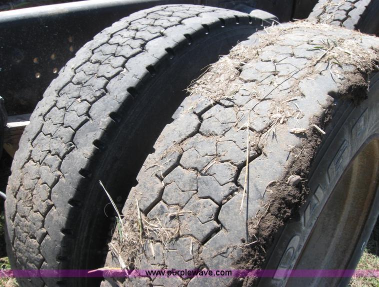 image for item 2663 1979 GMC General semi truck