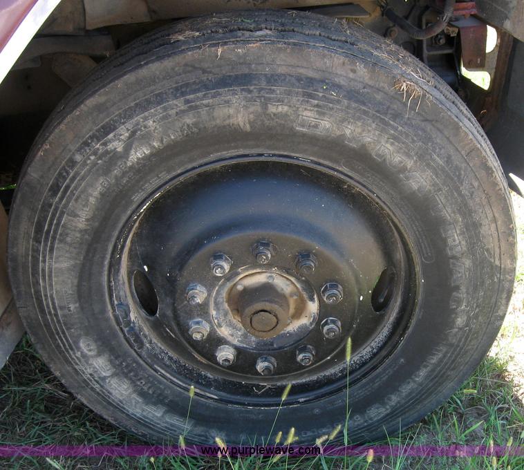 image for item 2663 1979 GMC General semi truck