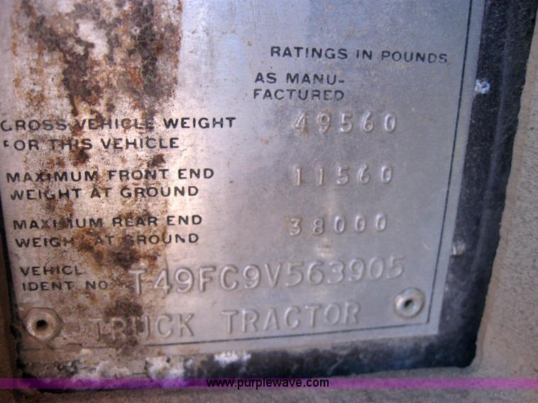 image for item 2663 1979 GMC General semi truck