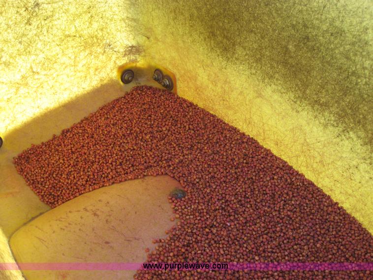 image for item 2664 John Deere 7000 planter