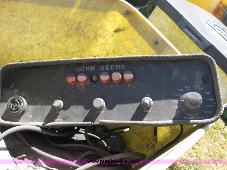 image for item 2664 John Deere 7000 planter