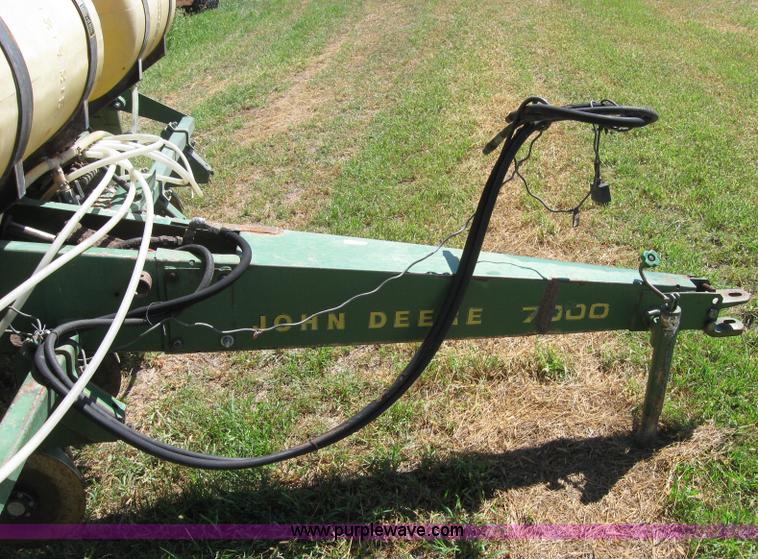 image for item 2664 John Deere 7000 planter