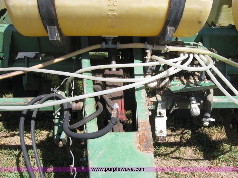 image for item 2664 John Deere 7000 planter